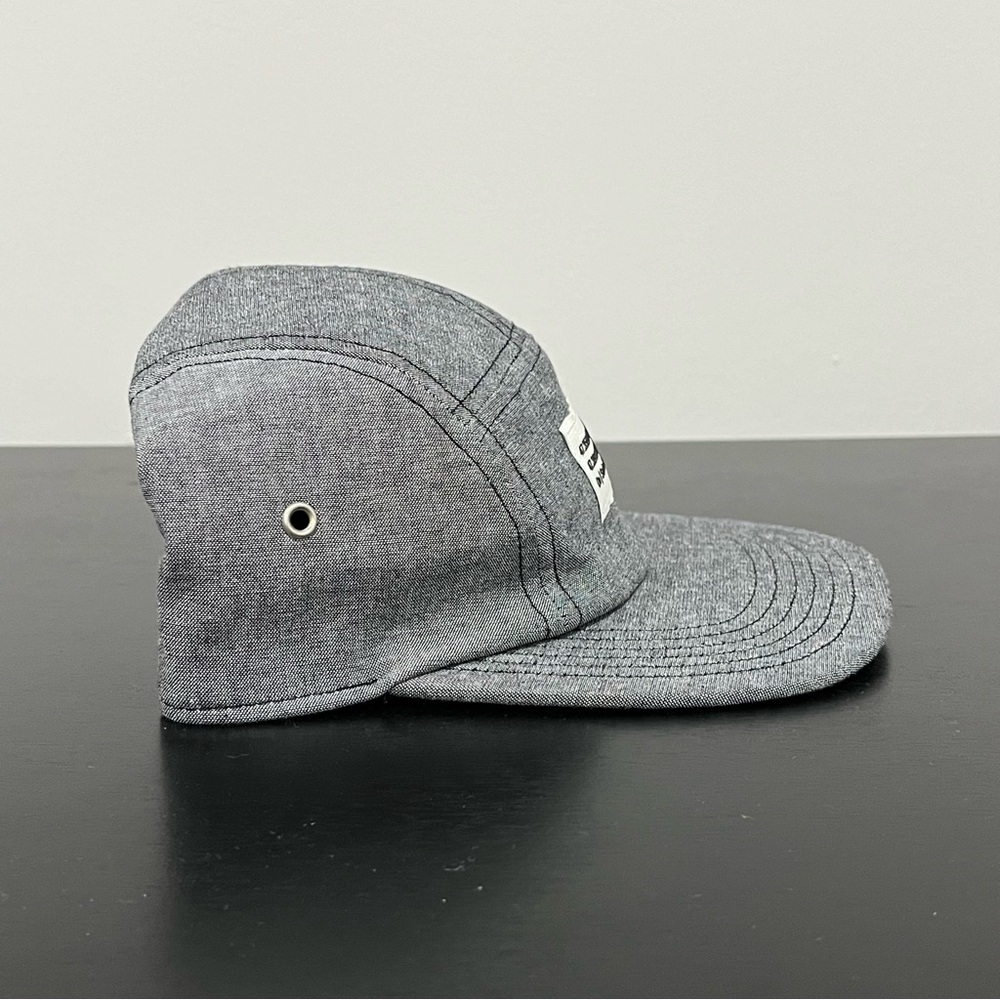 On Cloud Swiss Engineering 5 Panel Cap Running Hat - Picture 4 of 8